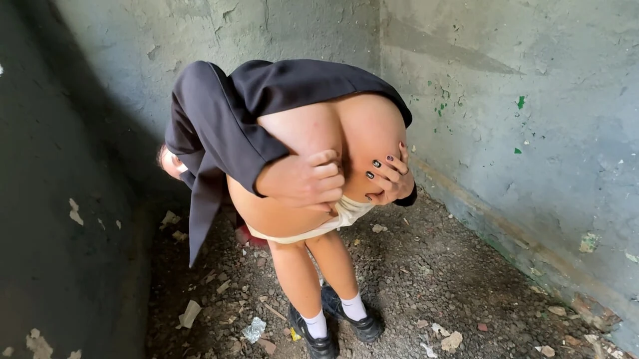 „Please not in the Pussy, I have a boyfriend“ A cute student paid with her asshole for the trip